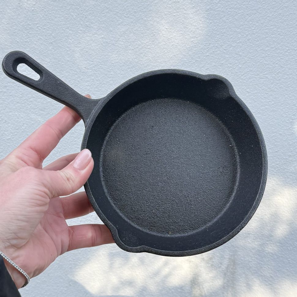 Сковорода с 2 сливами 16 см чугун