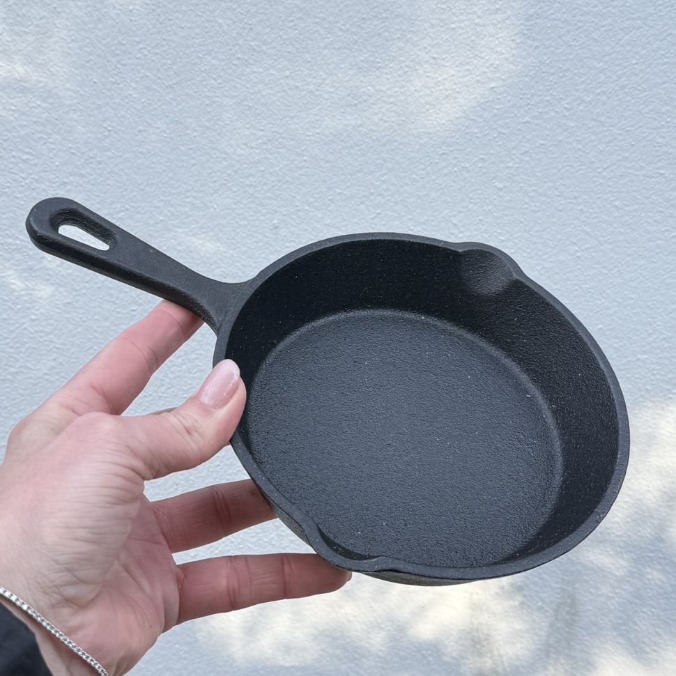 Сковорода с 2 сливами 16 см чугун