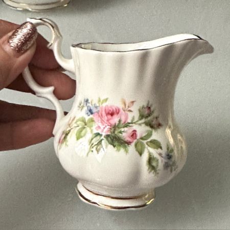 Молочник Royal Albert Moss Rose 150 мл Англия 1960 - 1970 гг.   