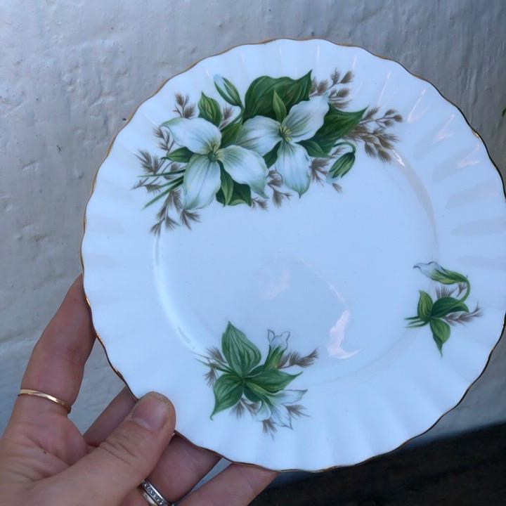 Тарелка 16 см Royal Albert Trillium