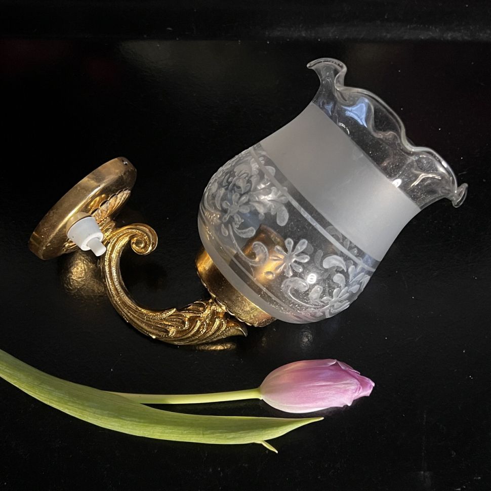 Бра настенное на 1 лампу 18 см латунь стекло Франция   