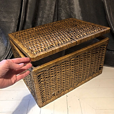 Корзина сундук плетеная трещина на крышке