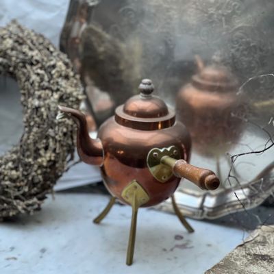 Чайник на ножках 1 л медь с боковой деревянной ручкой