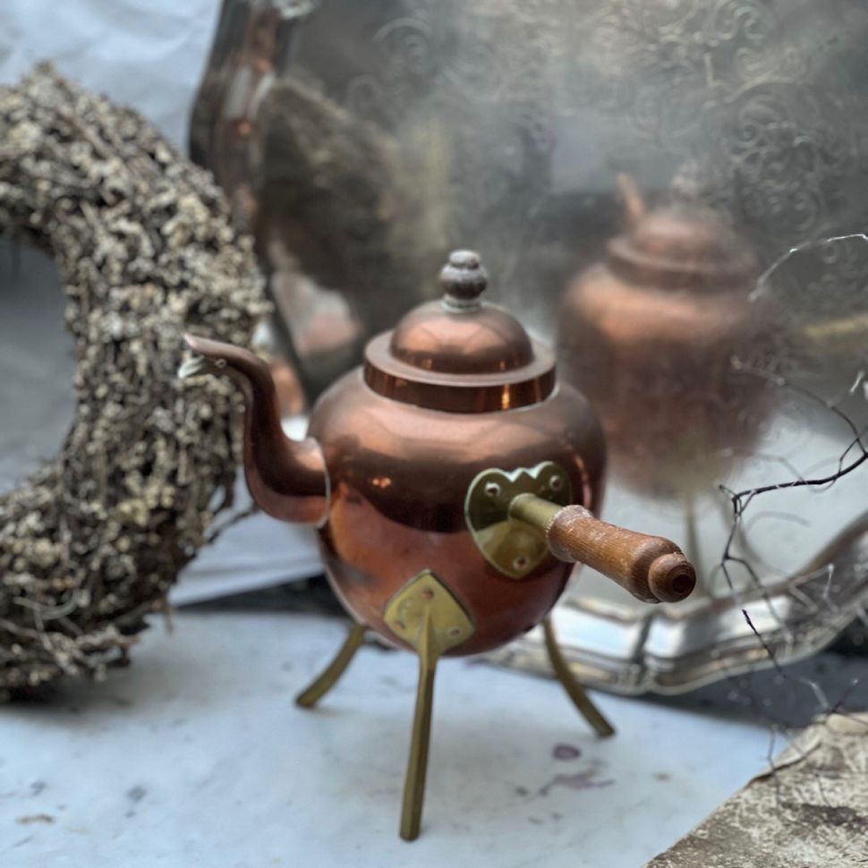 Чайник на ножках 1 л медь с боковой деревянной ручкой