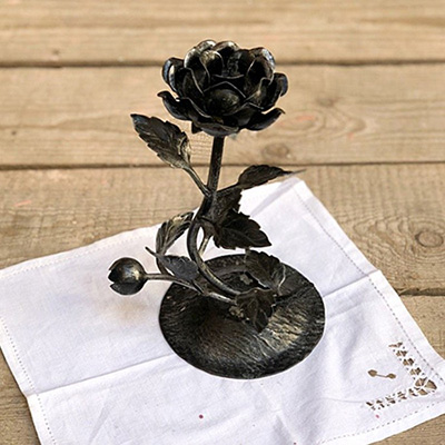 Подсвечник чугунный роза