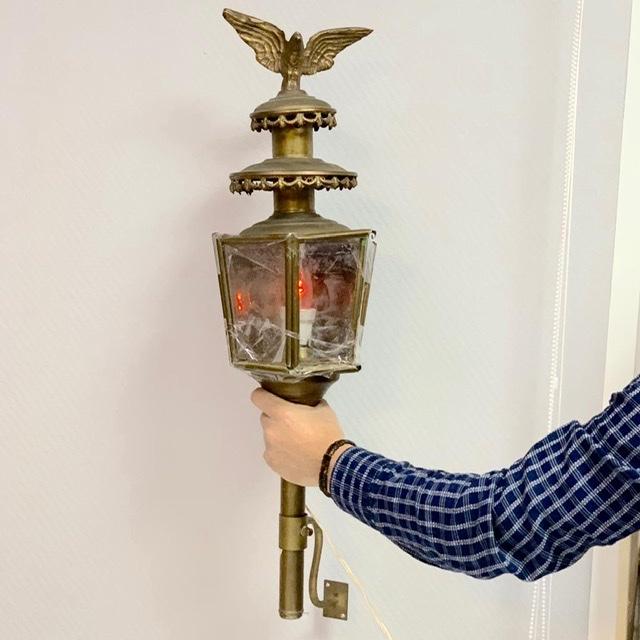 Фонарь каретный 75 см латунь с птицей