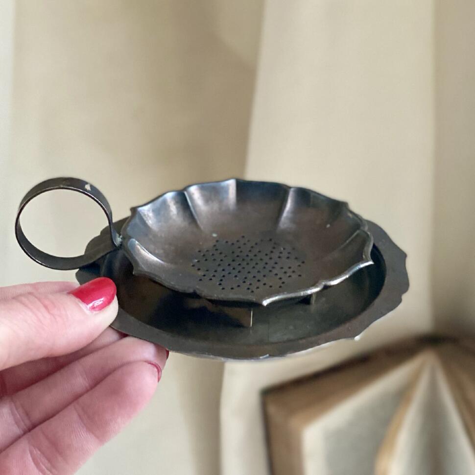 Ситечко с подставкой 11 см мельхиор серебрение 90