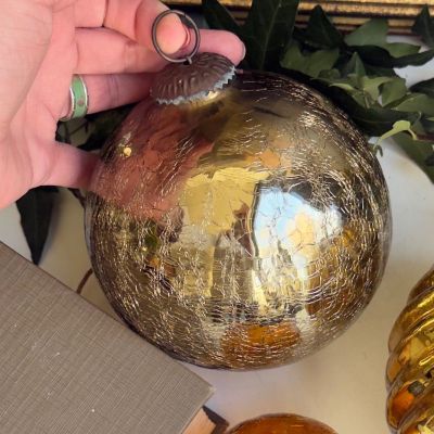 Елочная игрушка Шар кракелюр золотой 13 см стекло металл 