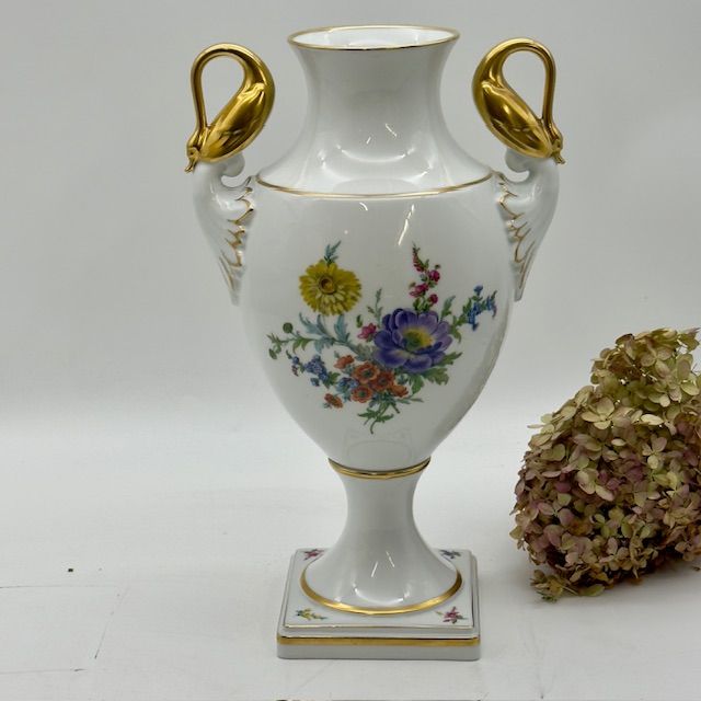 Ваза амфора Лебеди Kaiser Gloria Мейсенский букет 34 см Германия