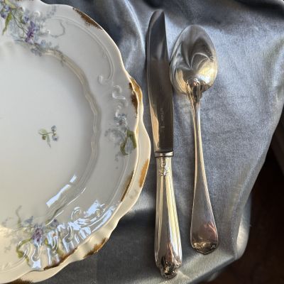 Тарелка глубокая Limoges Голубые ирисы 24 см фарфор 1895 гг. Франция 