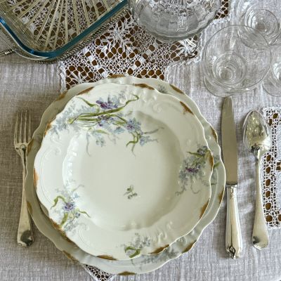 Тарелка глубокая Limoges Голубые ирисы 24 см фарфор 1895 гг. Франция 