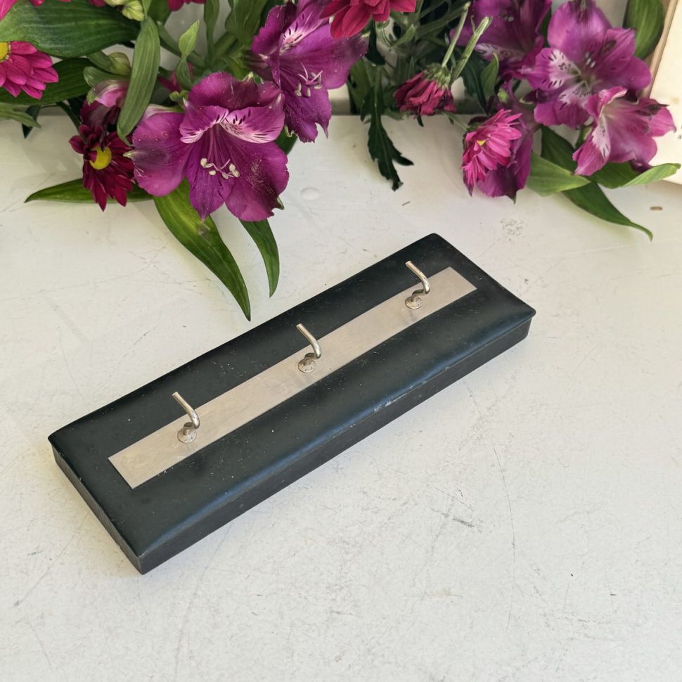 Вешалка с тремя крючками 17 см