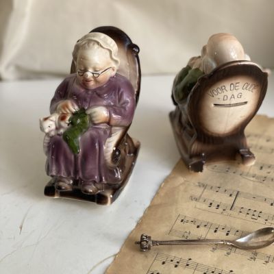 Копилка Бабушка в кресле керамика