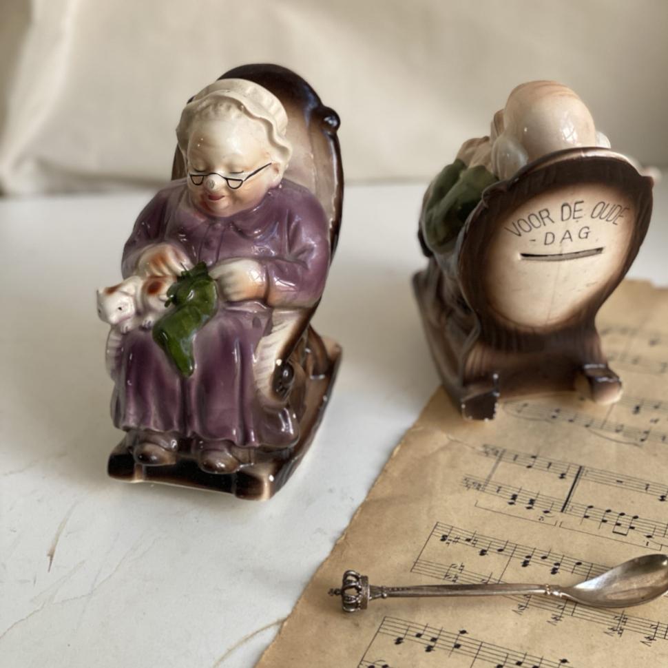 Копилка Бабушка в кресле керамика