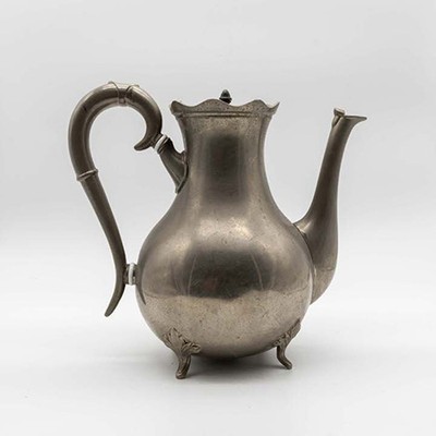 Кофейник чайник с крышкой на трех ножках