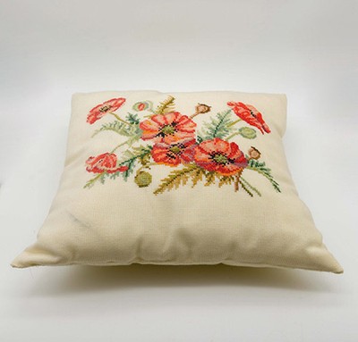 Подушка декоративная, вышивка Маки