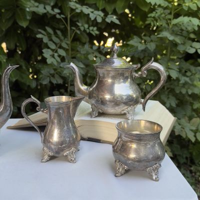 Сахарница и молочник серебрение мельхиор 2 предмета Англия