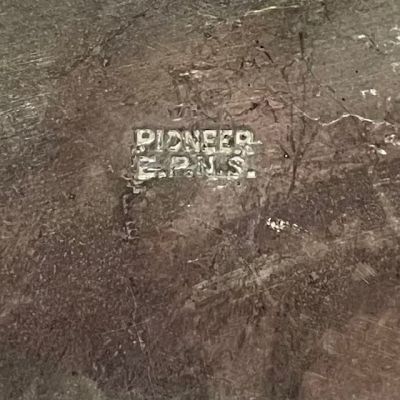 Сахарница и молочник серебрение мельхиор 2 предмета Англия