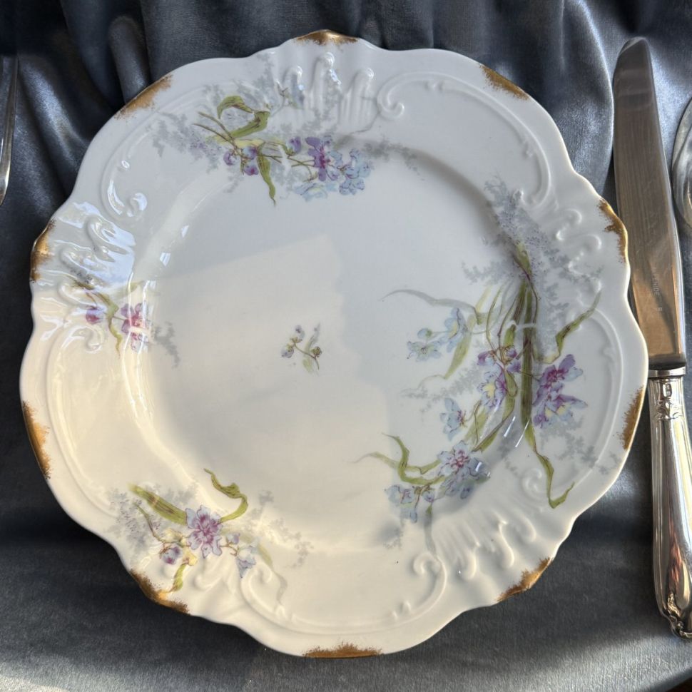 Тарелка Limoges Голубые ирисы 24 см фарфор 1895 гг. Франция 