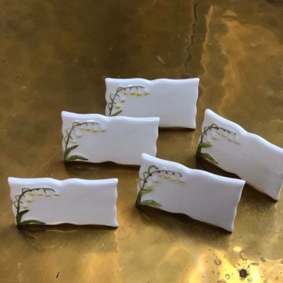 Карточка фарфоровая для сервировки стола Ландыш