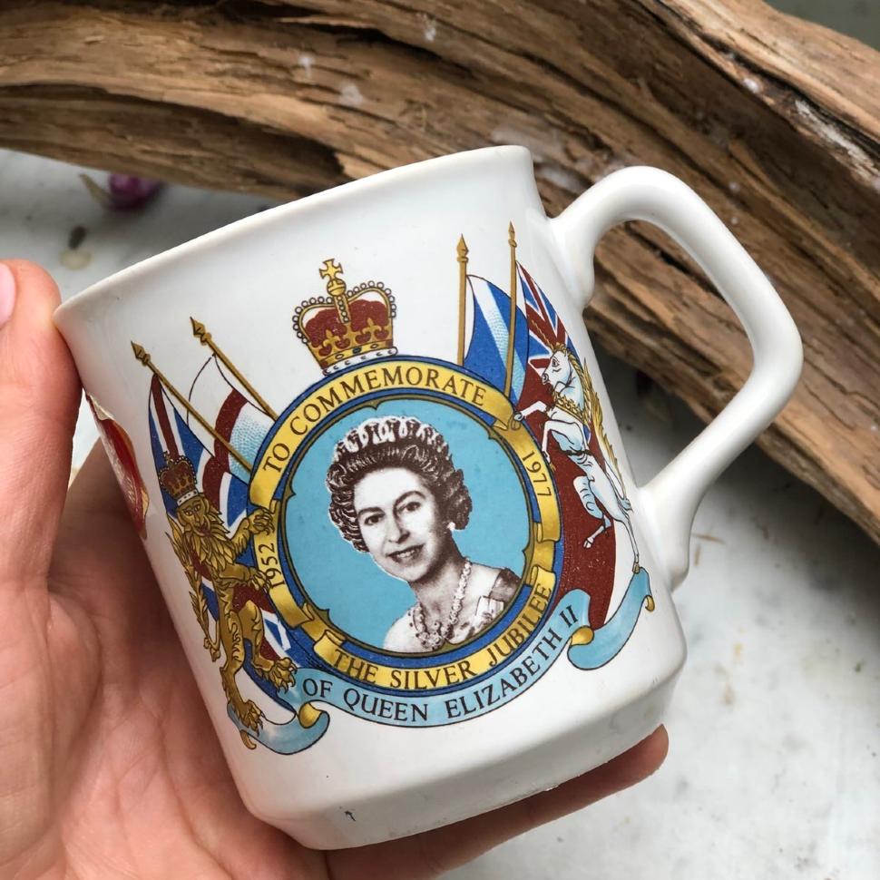 Кружка выпуска 1977 года в честь коронации Елизаветы II