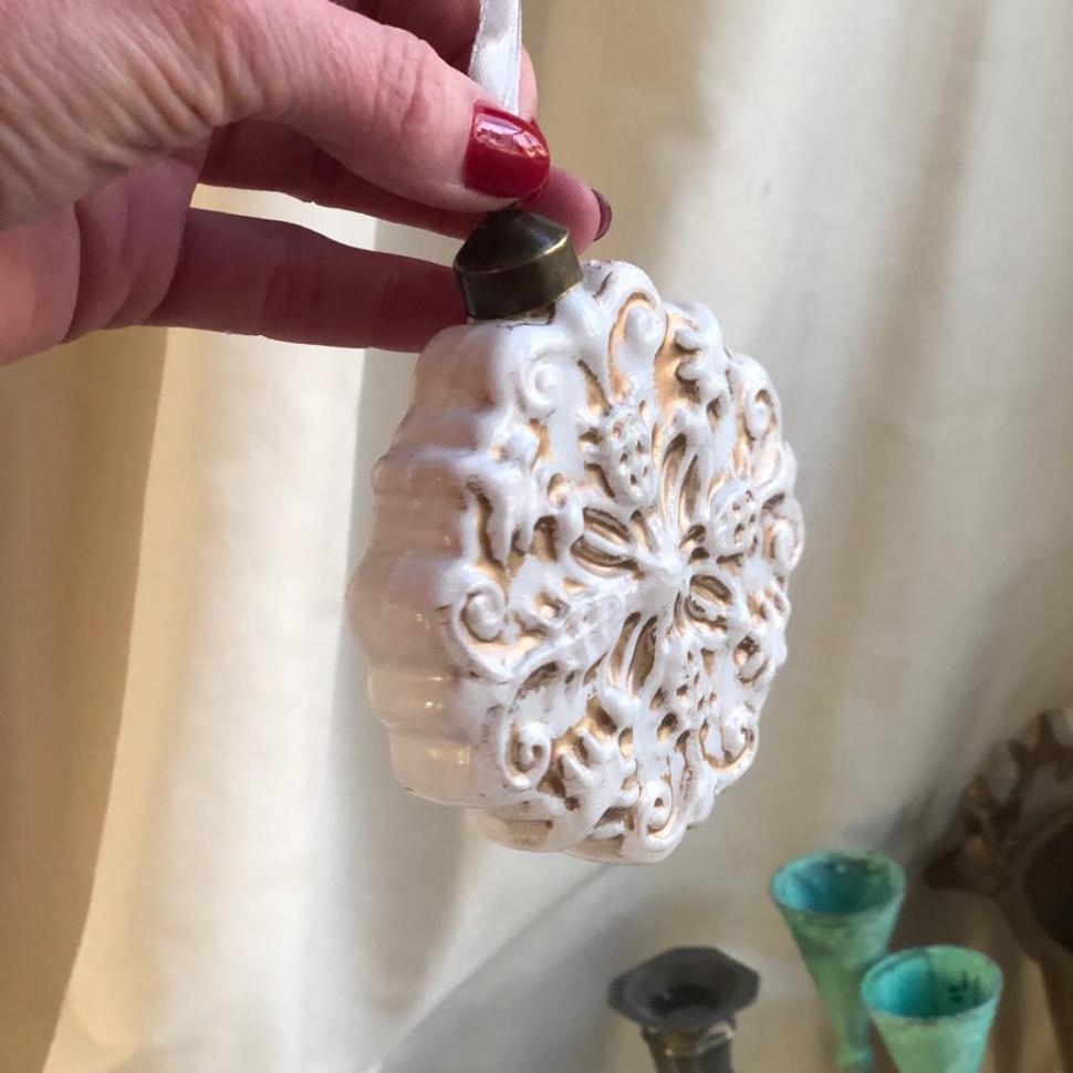 Подвес украшение вензель стекло на ленте