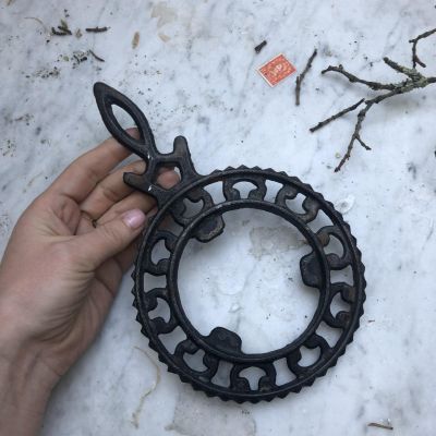 Подставка под горячее чугун