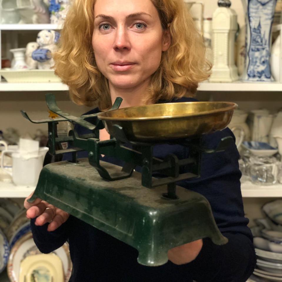 Весы рыночные старинные зеленые с чашей