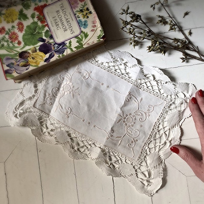 Салфетка вышитая