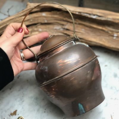 Кашпо подвесное с крышкой медь 1,3 л (следы ржавчины)