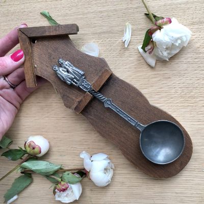 Ложка на оловянную свадьбу в подставке