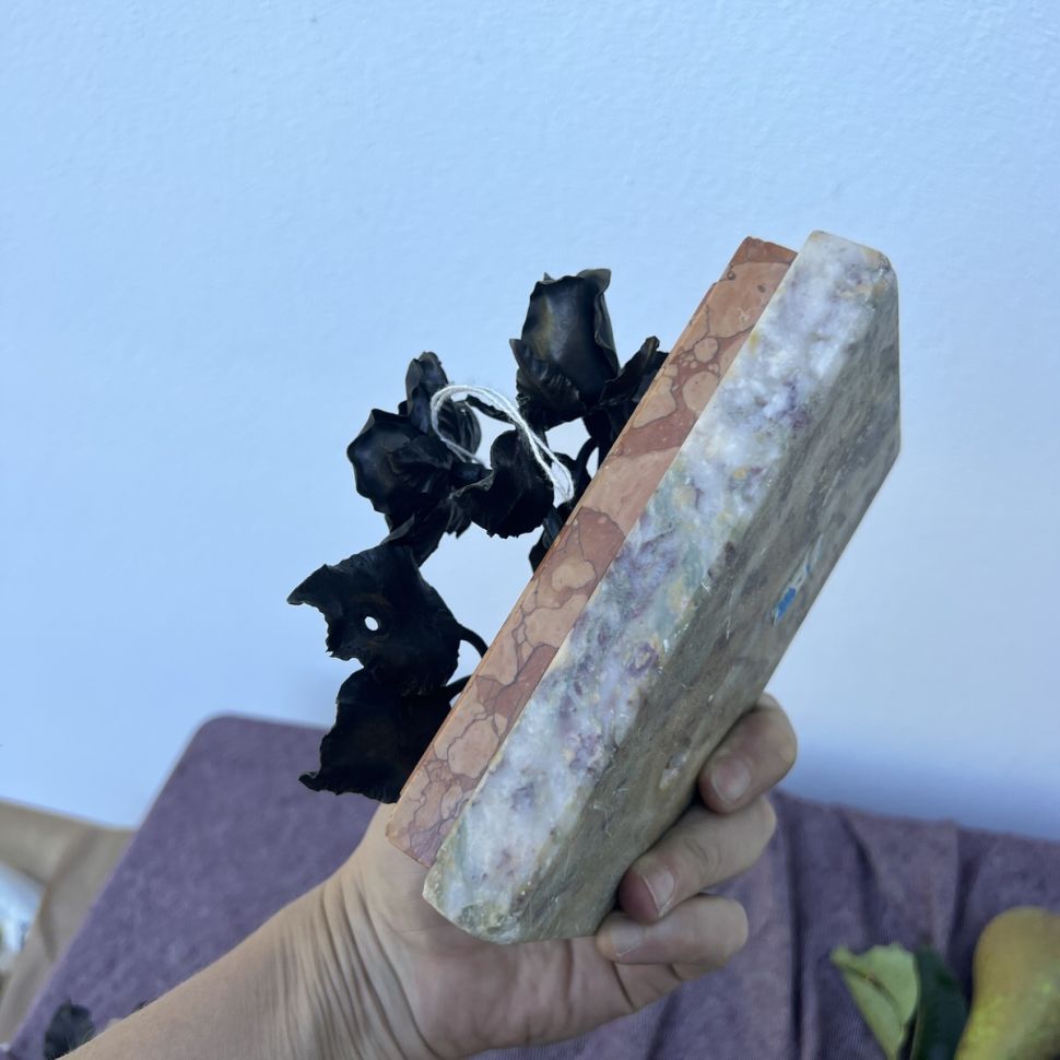 Декор Роза на мраморном основании 15 см металл