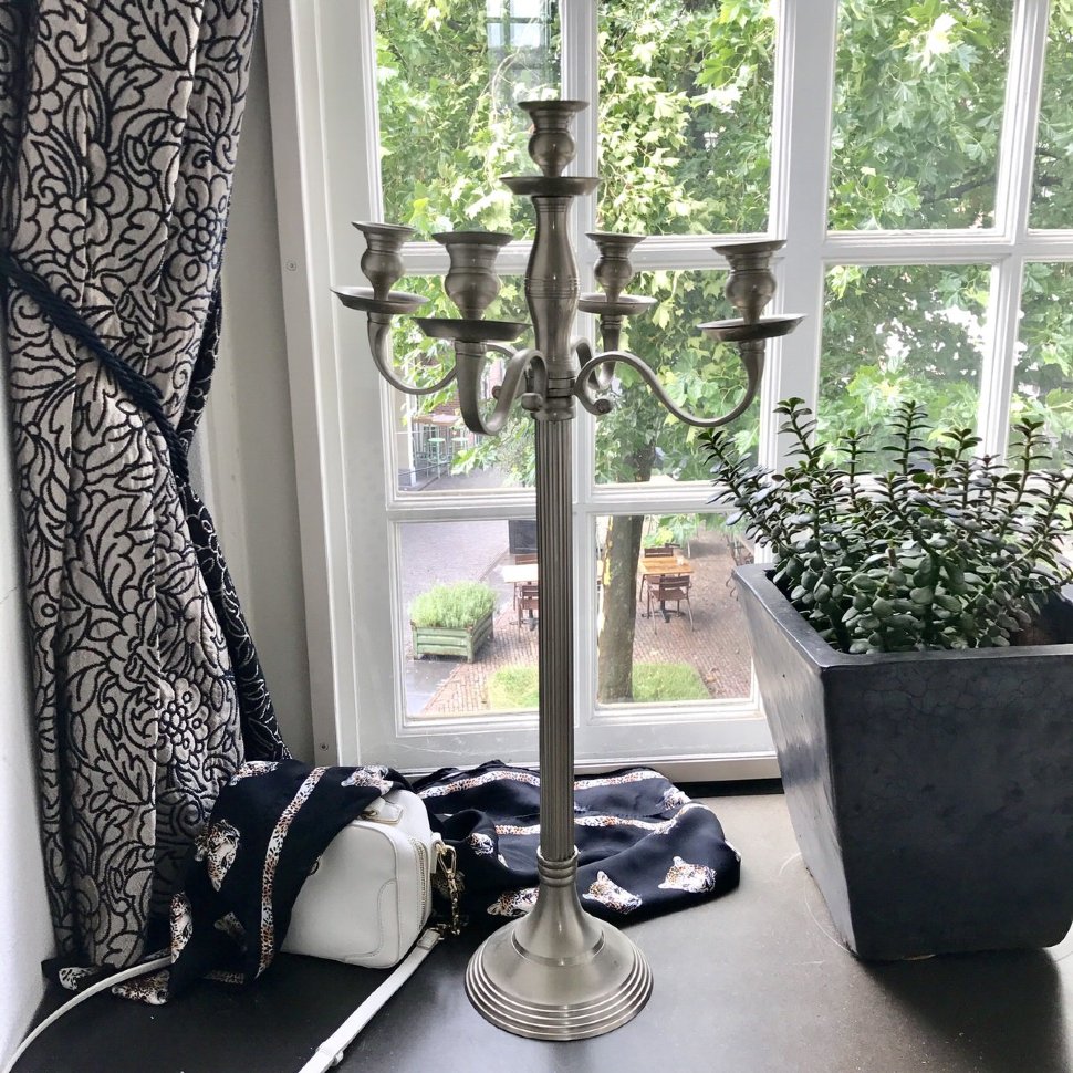 Напольный высокий канделябр