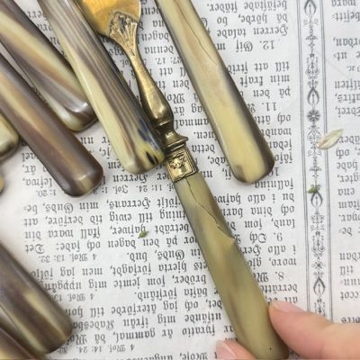 Вилка трезубец 17 см латунь бакелит Франция изъян