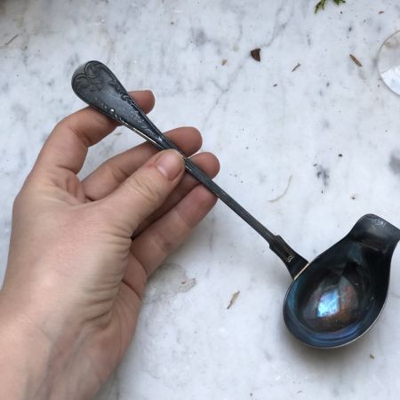 Половник для соуса с вензелями, патина
