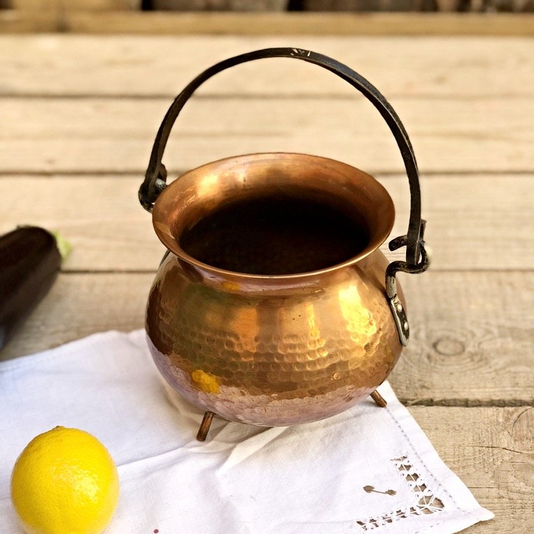 Кашпо зольник на трех ножках с чугунной ручкой медь