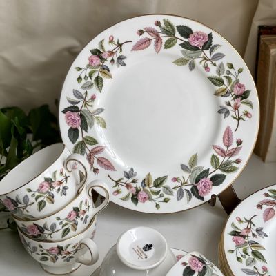 Тарелка 23 см Wedgwood Hathaway Rose Англия
