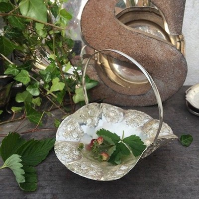 Конфетница металл с чеканкой и ручкой Швеция