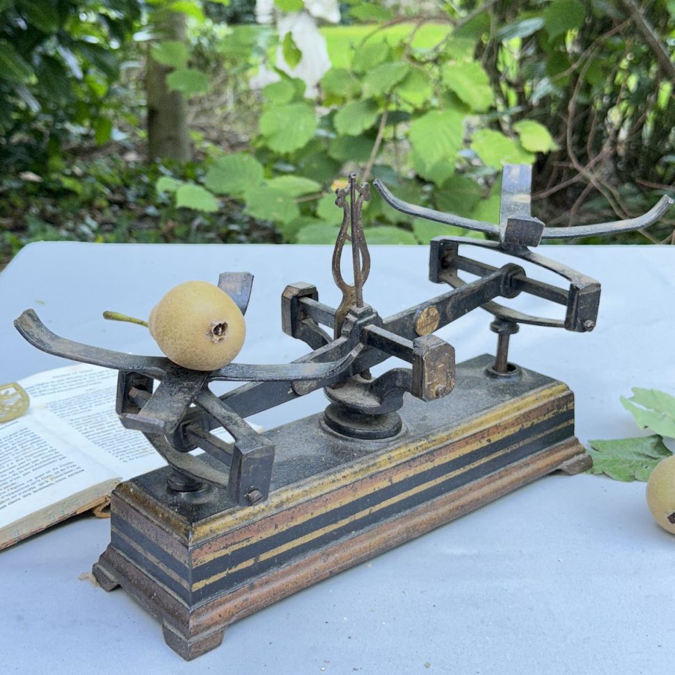 Весы чугунные рыночные без чаш уценка