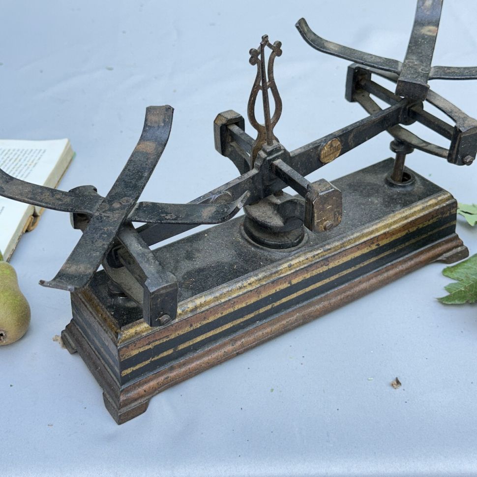 Весы чугунные рыночные без чаш уценка