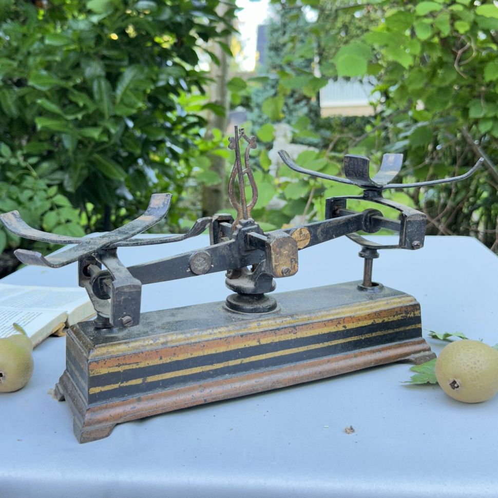 Весы чугунные рыночные без чаш уценка