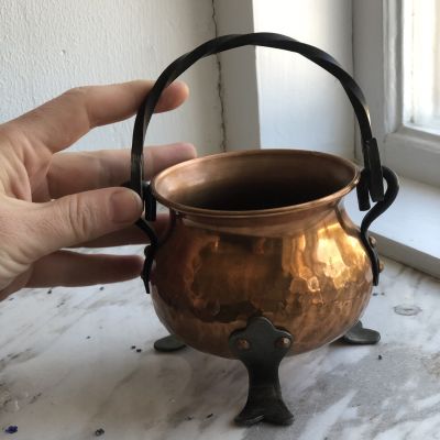 Кашпо зольник 8,5 см на ножках медь