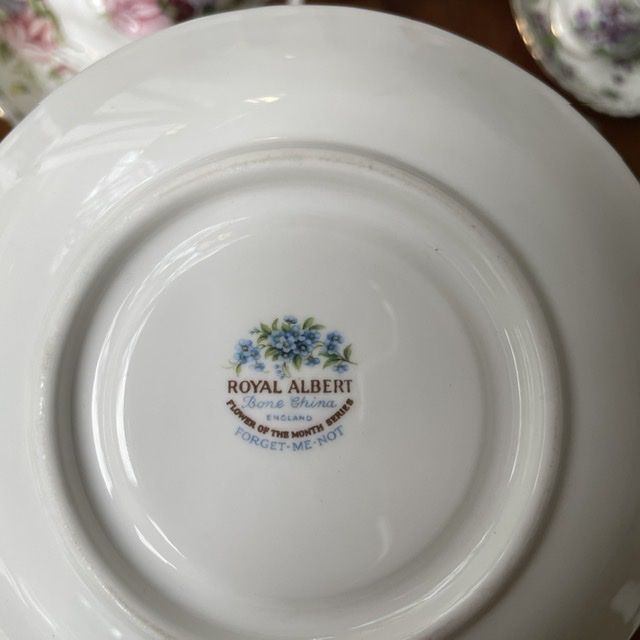 Чайная пара Royal Albert Июль 1970 г. 12 месяцев