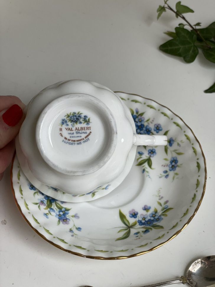 Чайная пара Royal Albert Июль 1970 г. 12 месяцев