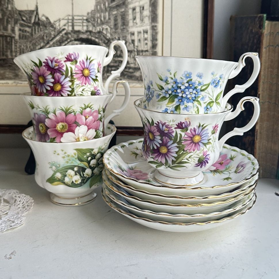 Чайная пара Royal Albert Июль 1970 г. 12 месяцев