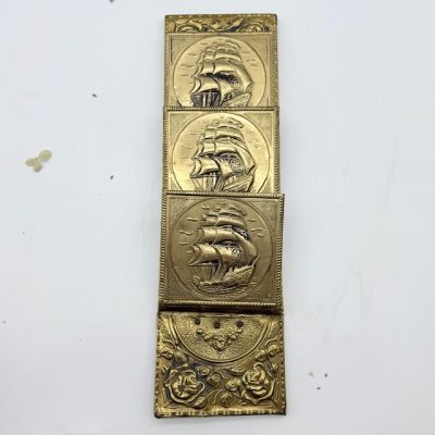 Подставка для писем или газет с рельефными изображениями латунь Франция