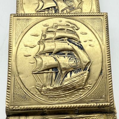 Подставка для писем или газет с рельефными изображениями латунь Франция