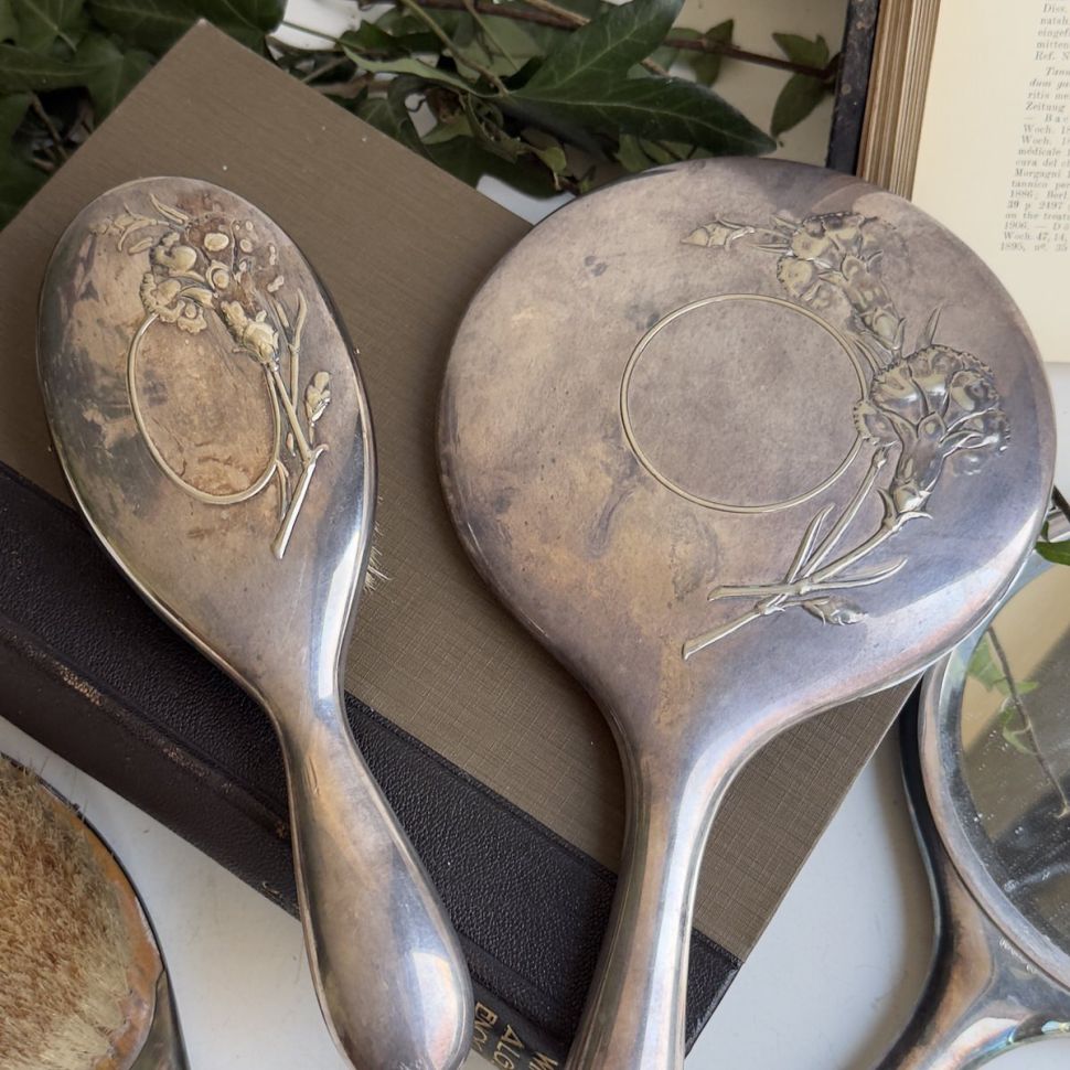 Зеркало щетка расческа набор Гвоздика серебрение