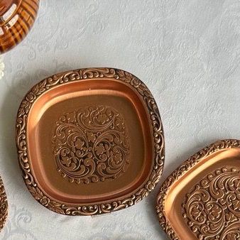 Блюдце подставка 11х11 см медь чеканка