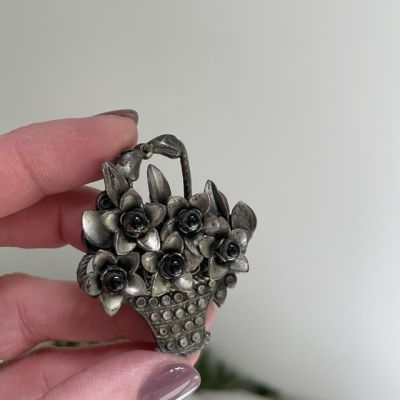 Брошь Цветы в корзине мельхиор Голландия 